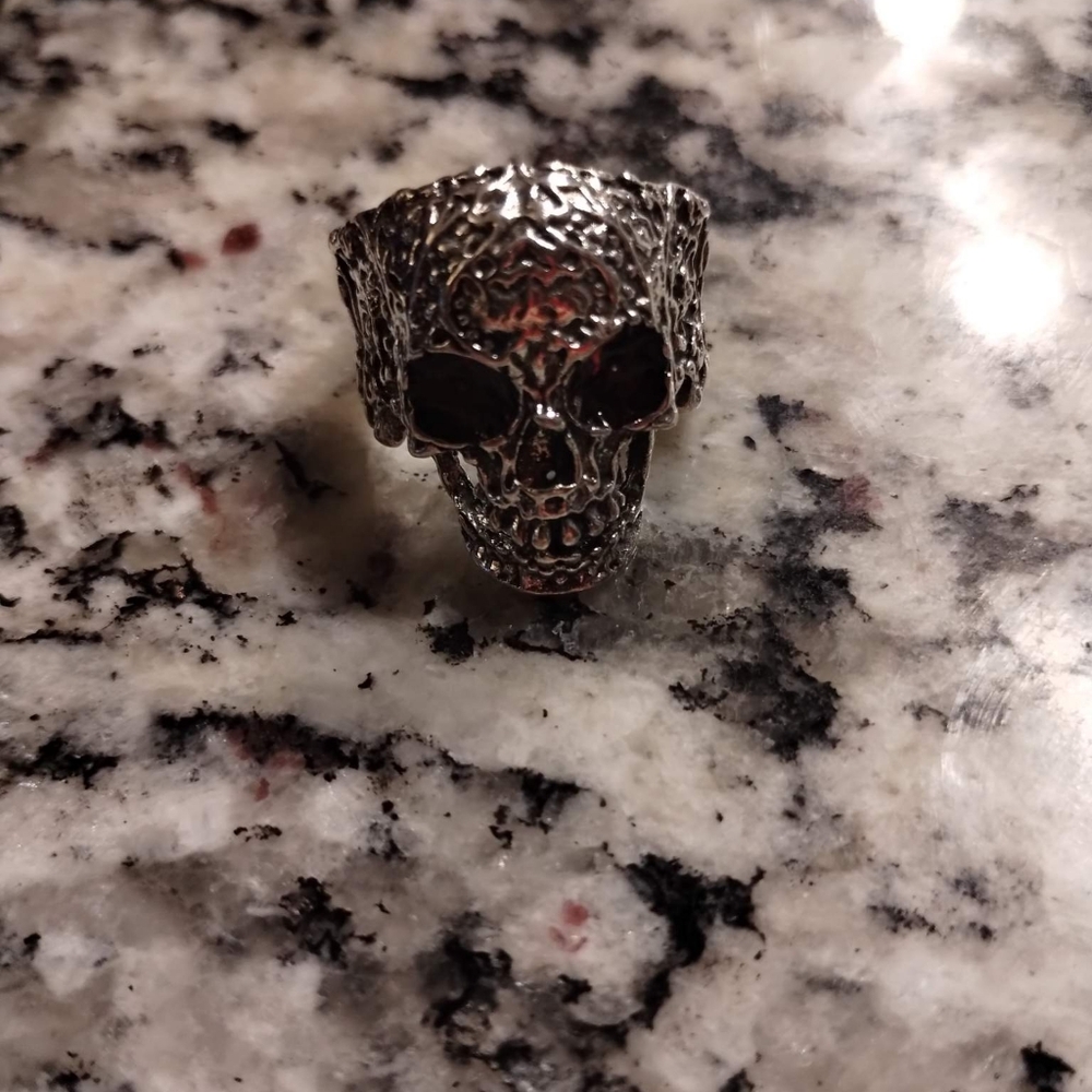 Skull ring - Picture 3 of 3